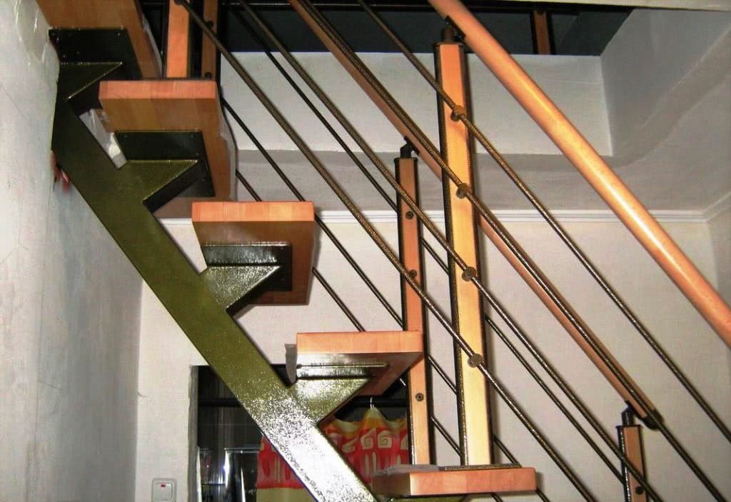 Лестницы из металла под заказ в Киеве цены