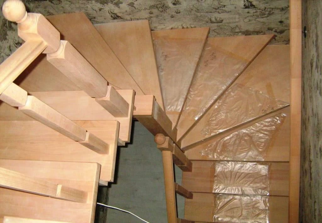 лестницы из дерева под заказ недорого