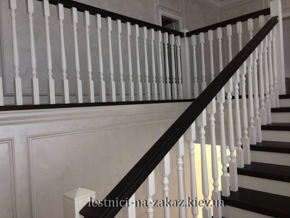 советы Чем покрасить деревянную лестницу в доме