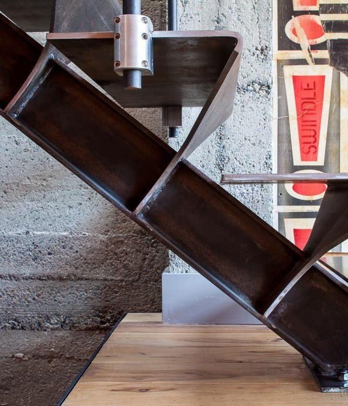 лестницы в стиле модерн из металла на заказ