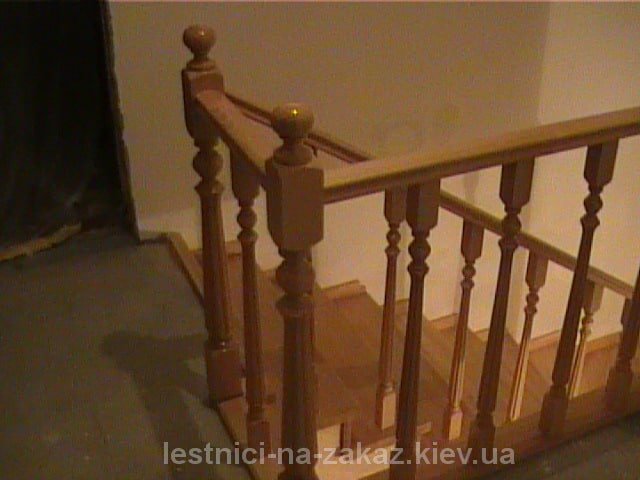 деревянная лестница на заказ  в Козине