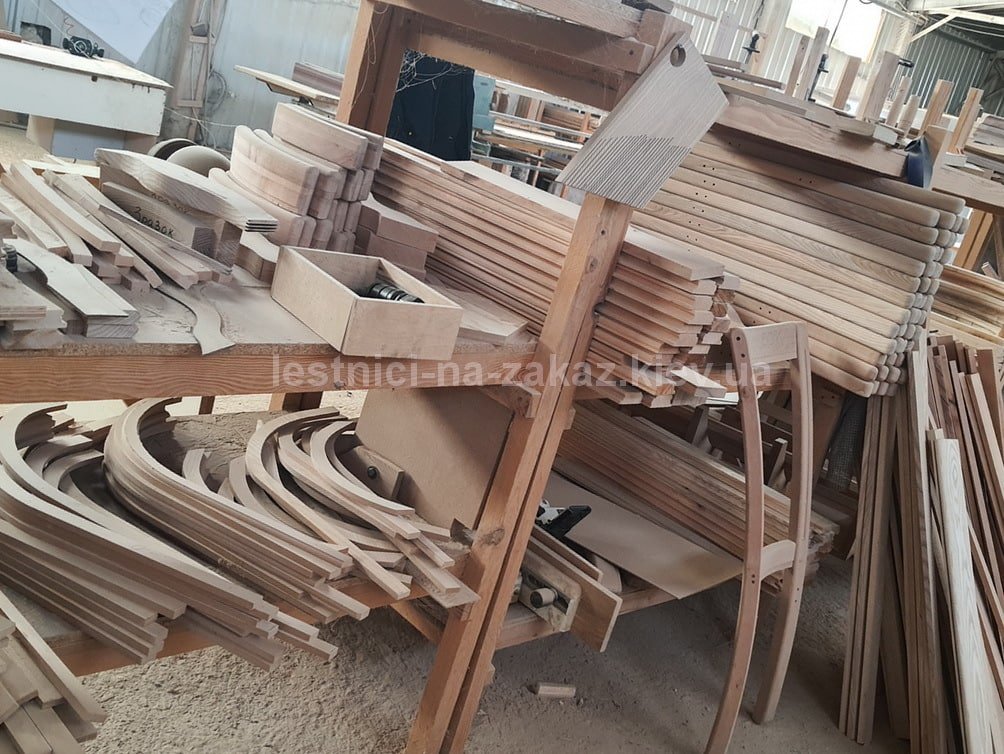 завод производитель деревянных лестниц